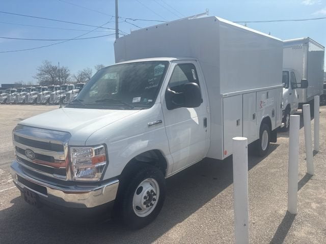 2026 Ford E-Series Cutaway E-350 DRW 138 WB in Oxford White — front three-quarter view