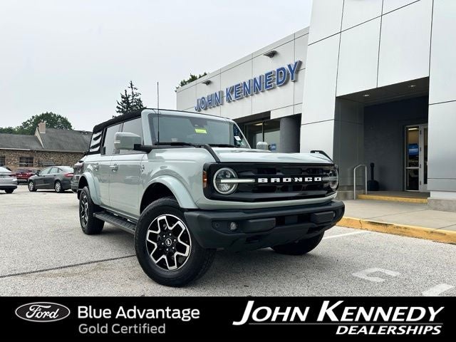 2023 Ford Bronco Outer Banks in Cactus Gray — front three-quarter view