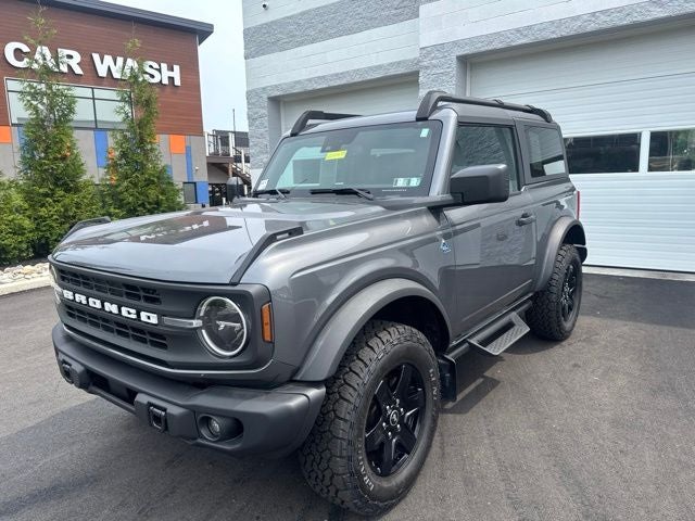 2024 Ford Bronco Black Diamond in Gray Metallic — front three-quarter view