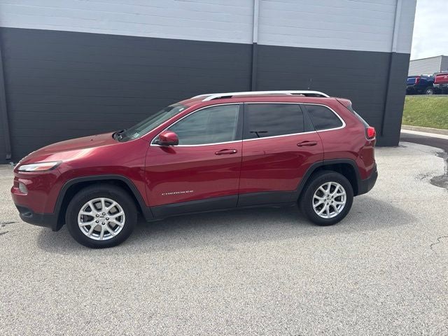 2016 Jeep Cherokee — rear three-quarter view