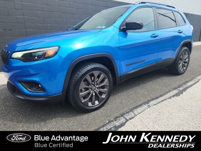 2021 Jeep Cherokee Latitude Lux in Hydro Blue Pearlcoat — front three-quarter view