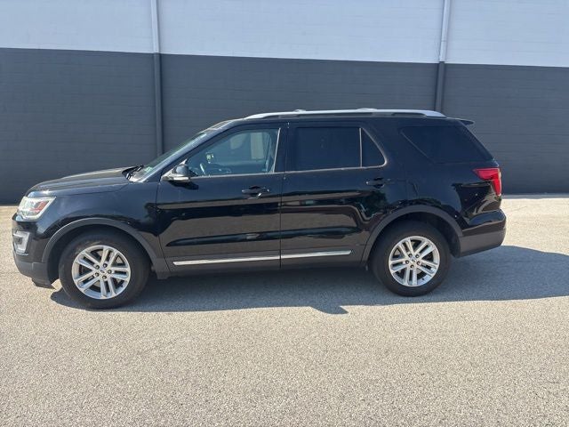 2017 Ford Explorer — side profile view
