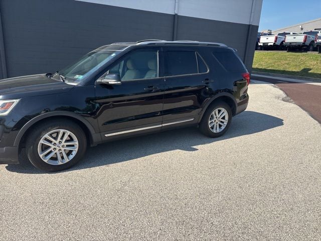 2017 Ford Explorer — detail view