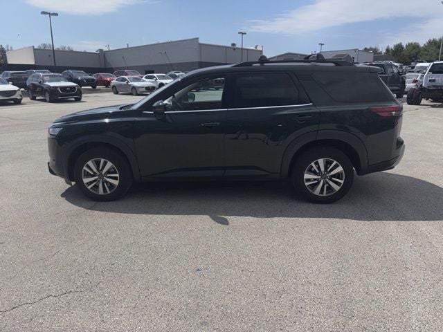 2023 Nissan Pathfinder SL in Obsidian Green Pearl/Super Black — front three-quarter view