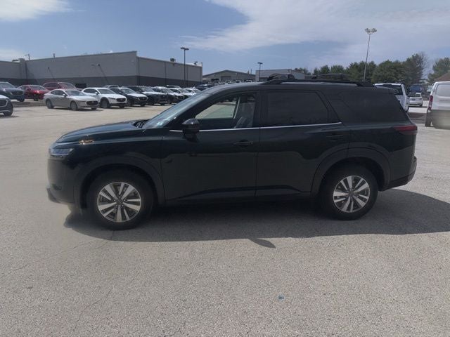 2023 Nissan Pathfinder — side profile view