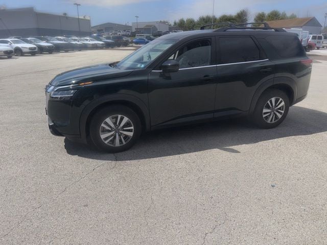2023 Nissan Pathfinder — rear three-quarter view